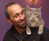 Eddie Lama and a kitty pal