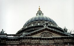 >>La cupola della cattedrale di st. Paul a London