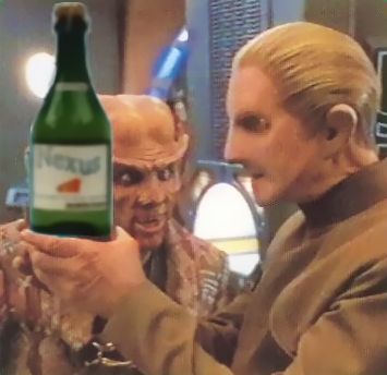 Quark tenta di dissuadere Odo dallo scolarsi la bottiglia di Nexus!
