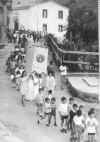 Una processione in onore di S. Giovanni. Siamo pi o meno nel 1968.