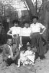 Alcuni componenti la famiglia di Giuseppe De Caro di Altilia a Toronto nel 1954